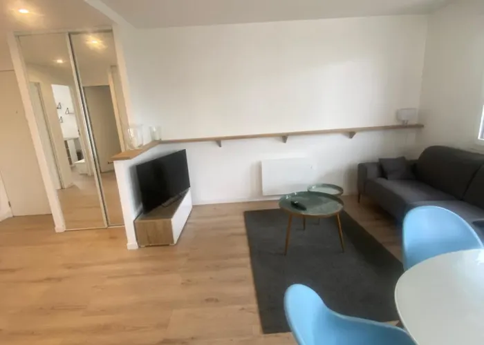 Ag Immobilier 95 * Безон